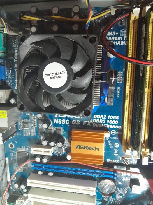 Персональный комп'ютер повний комплект, робочий, з монітором та столом