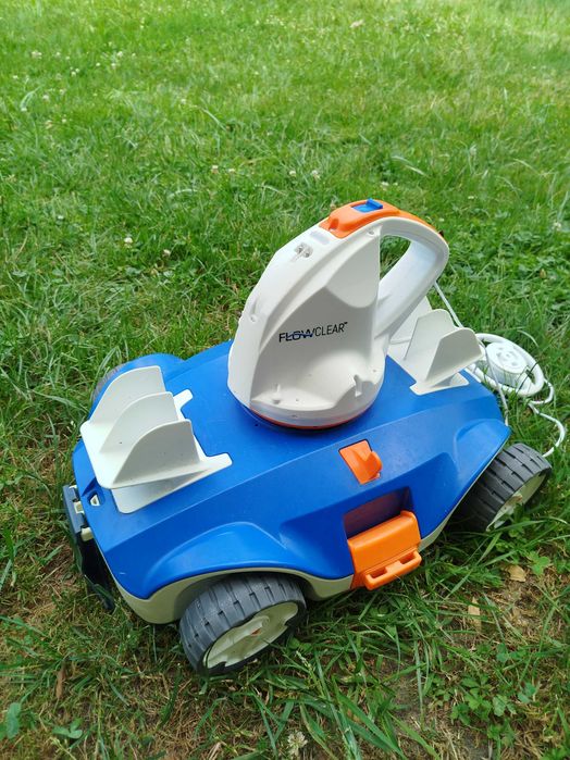 Bestway Robot do czyszczenia basenu Flowclear Aquatronix 58482