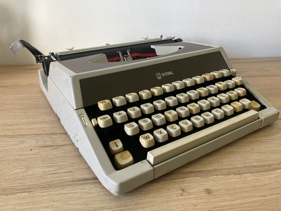Máquina de escrever  ***  Royal 200
