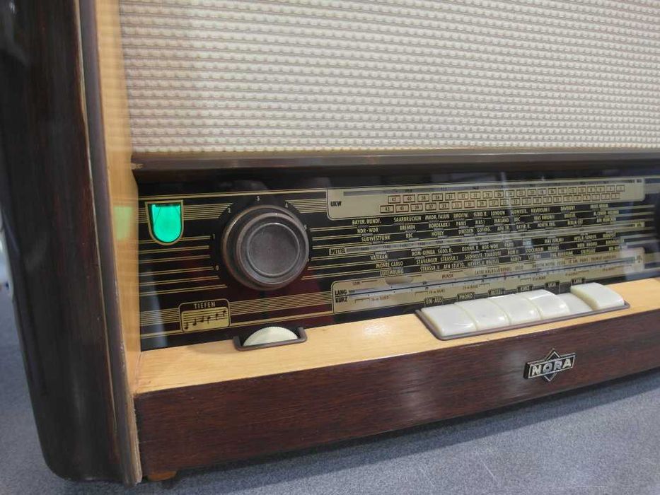 Rádio Válvulas NORA Anos 50 C/FM Restaurado