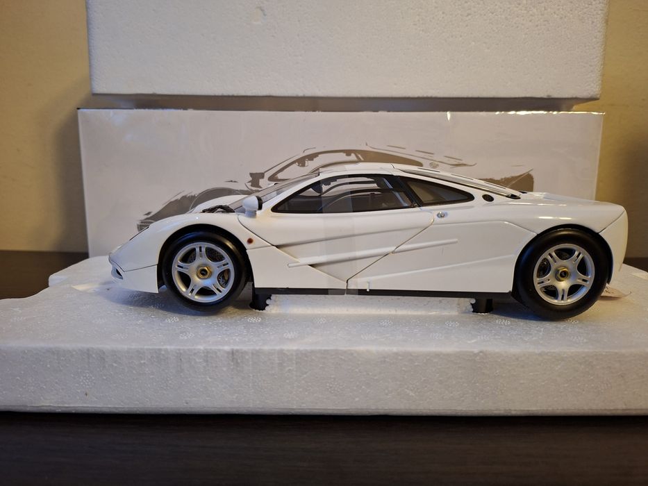 McLaren F1 Road Car White  1:18 Minichamps