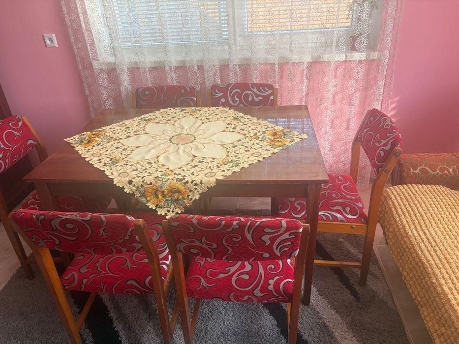 Продаємо стільці, стан нових