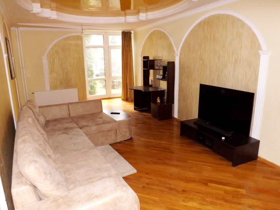 ЖК Чайки  улица Лобановского продам 3х кв. 120м2 метро Житомирская