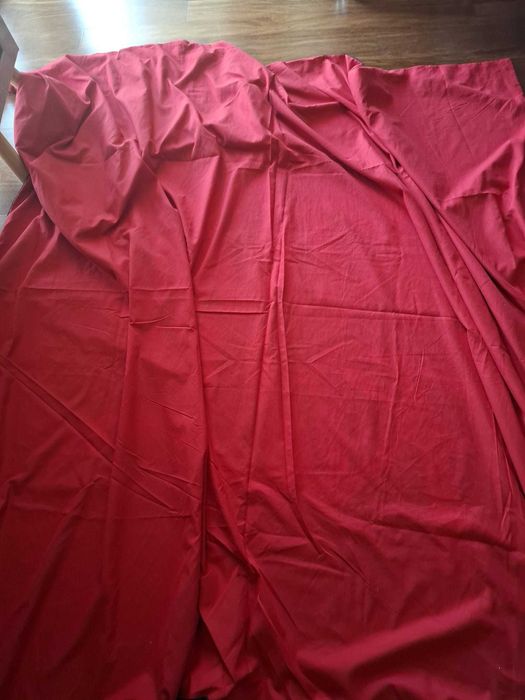 Capa de edredão preta e vermelha com duas fronhas