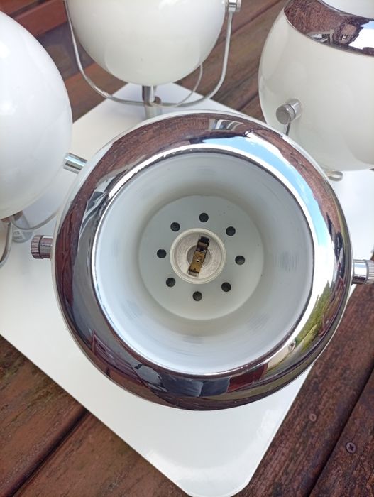 Lampa sufitowa 4 punktowa.