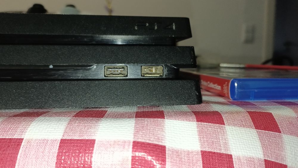 PS4 PRO 1tb com controle, LER DESCRIÇÃO