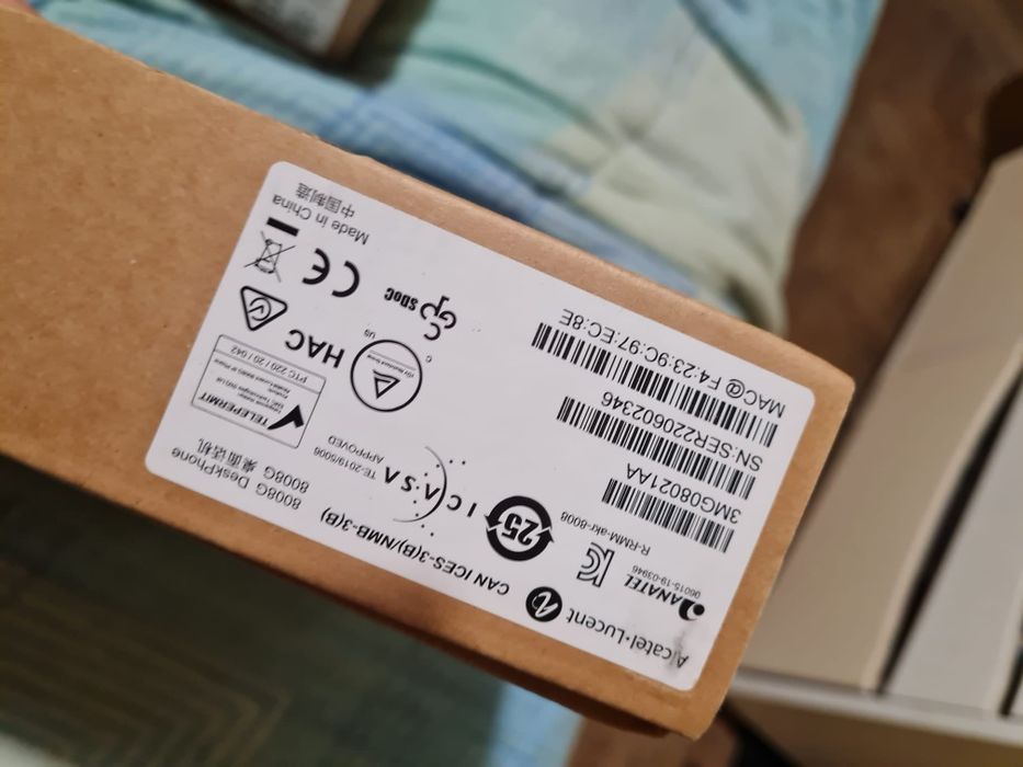 2 Telefones  1 é Alcatel e o outro é Anatel