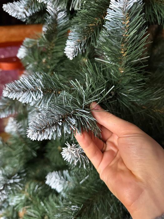 Красива штучна ялинка “Сніжок”