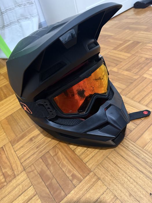 Capacete fox usado