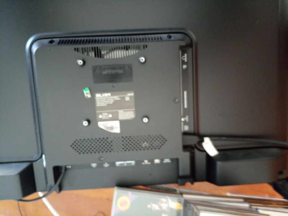 Televisão LED Silver 	73x43 cm  - 32 polegadas -Como nova !!