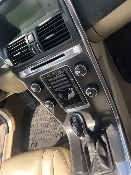 Продам автомобіль Volvo xc60 2014 року