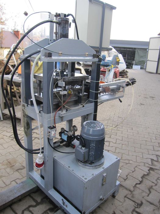 Prasa hydrauliczna wykrawarka posuw