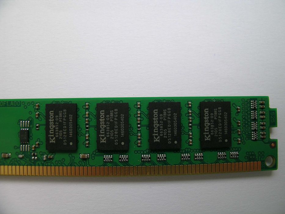 Оперативная память DDR3 KINGSTON 8 GB.