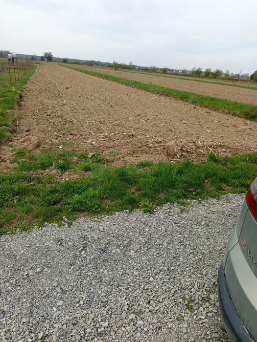 Sprzedam działkę rolną w Książnicach pod Mielcem