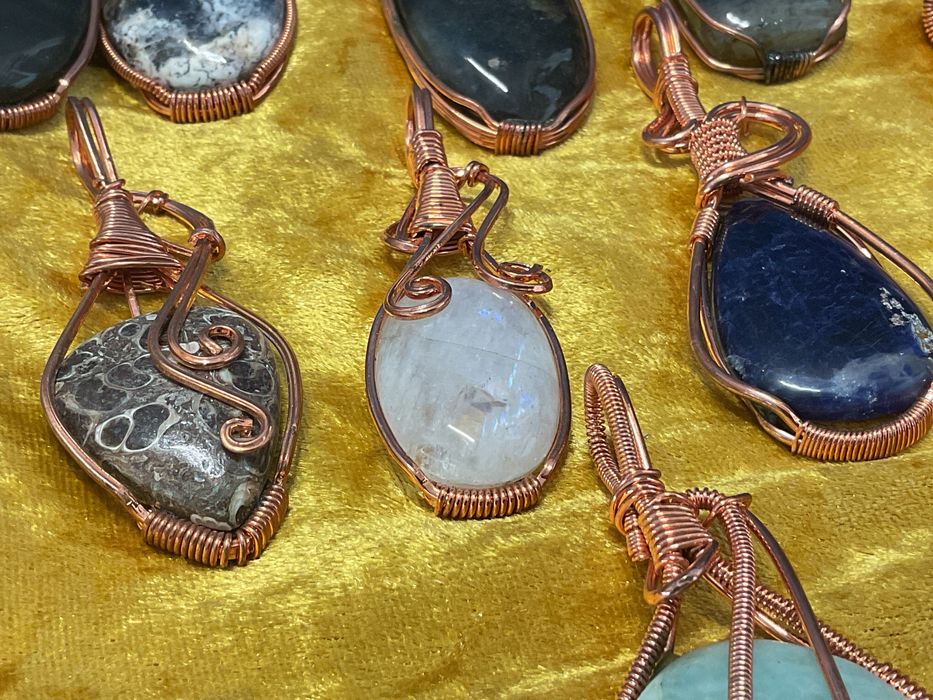 Pendente coleção várias pedras 8/10 cm