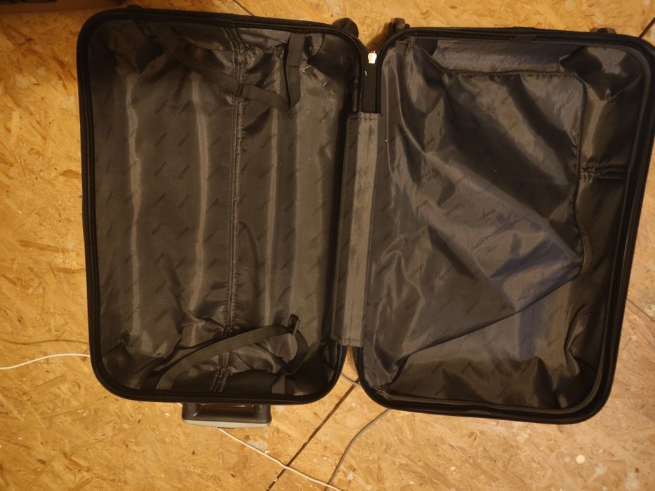 Walizka 64x45x26 65l