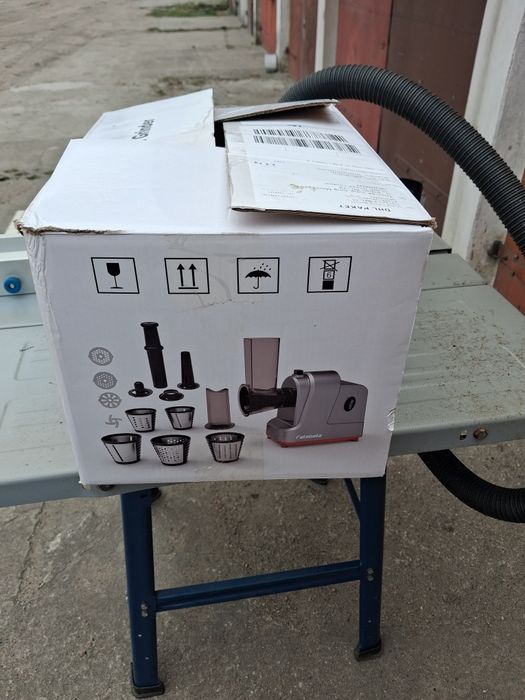 Dwie maszynki do mielenia