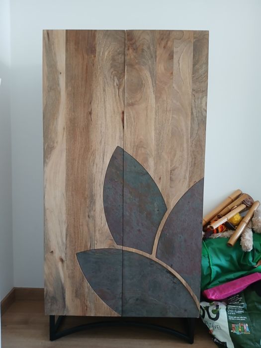 Armário em madeira Gato Preto