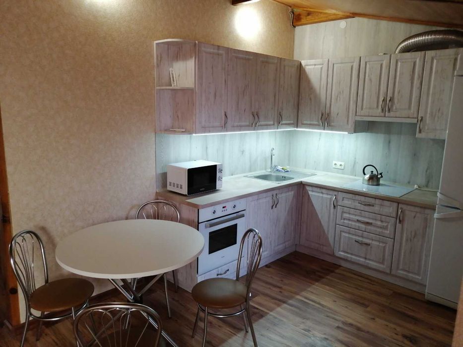 Продам 3-х к/к з гаражем у Центрі