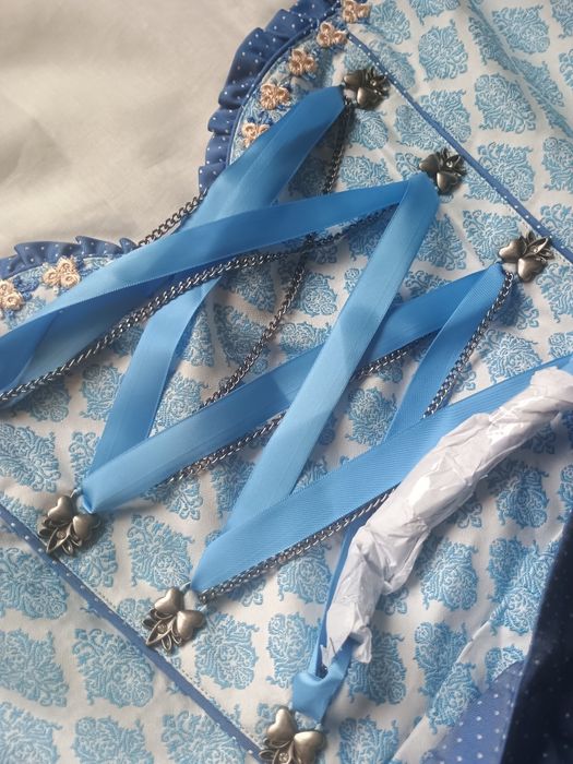 Sukienka bawarska Dirndl tradycyjny strój ludowy
