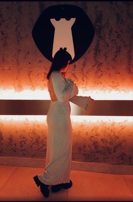 Плаття вязане з голою спинкою