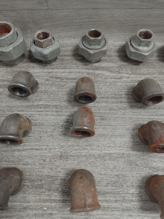 Sprzedam części hydrauliczne.