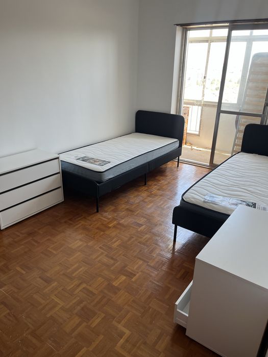 Quarto duplo e 2 casas de banho em Queluz