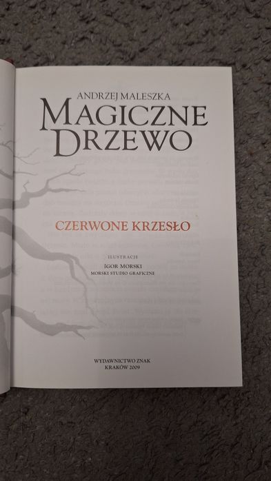 Magiczne drzewo Czerwone krzesło