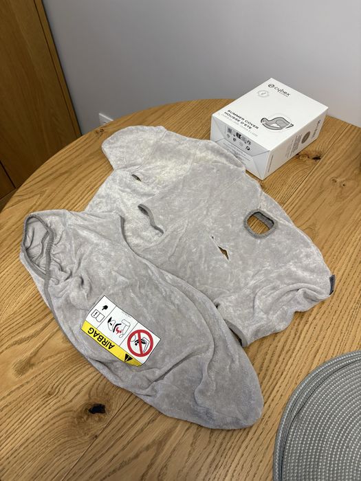 Cybex Cloud T PLUS z bazą i dodatkami