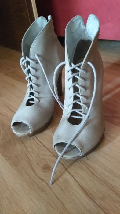 Buty wiązane Lasocki 37