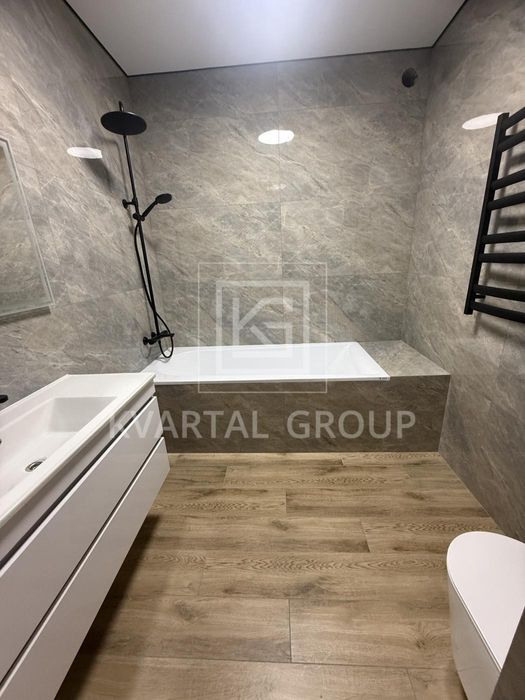 Будинок з ремонтом без меблів Дмитрівка ЦЕНТР