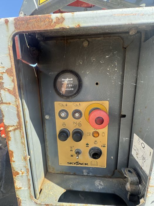 Plataformas elevatoria diesel (4x4)  usada 12mt terreno acidentado