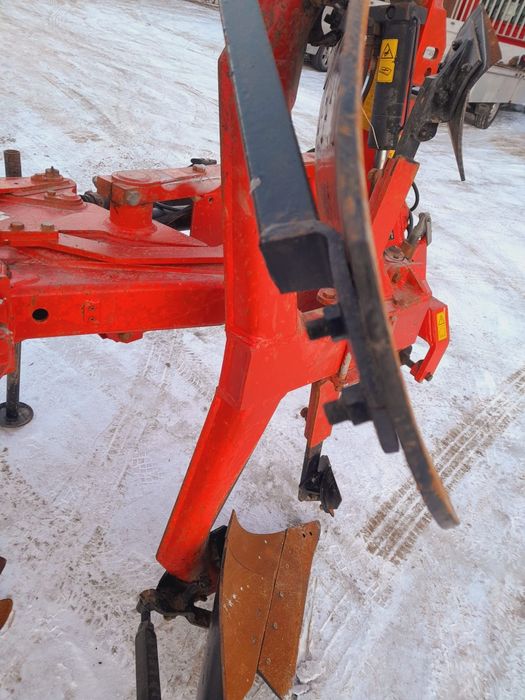 Pług obrotowy 4 VARIO 
Gregoire Besson 2005rok.