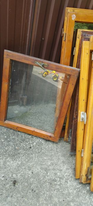 Stare okna drewniane ramy okienne