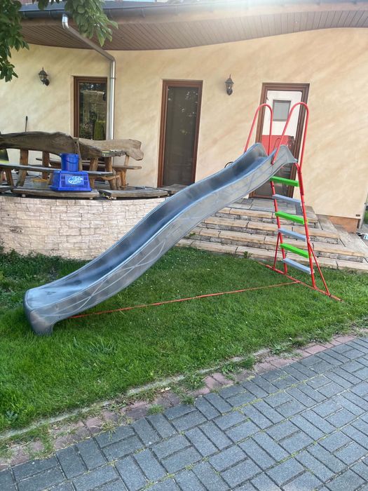 Zjeżdzalnia z drabinką