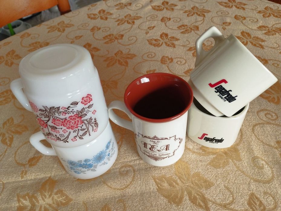 Vintage mugs, half-milk mugs