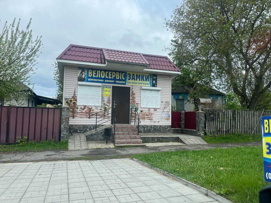 Продам земельну ділянку з будинком та приміщенням магазину
