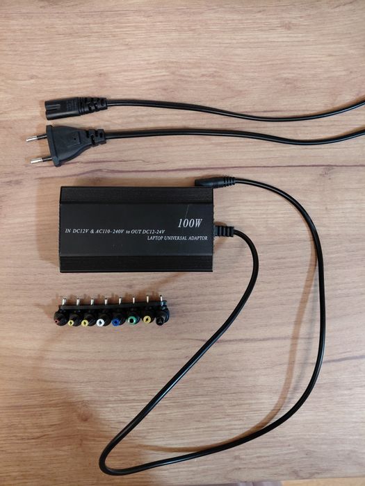 Універсальна зарядка для ноутбука