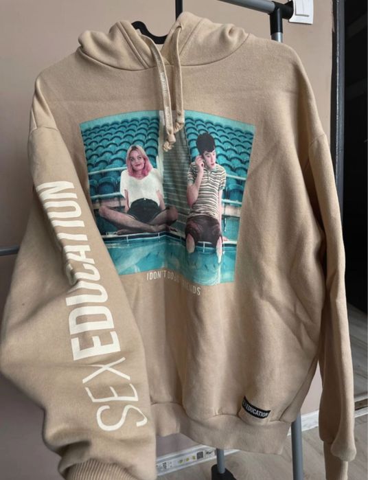 Bluza collab Pull&Bear+Netflix