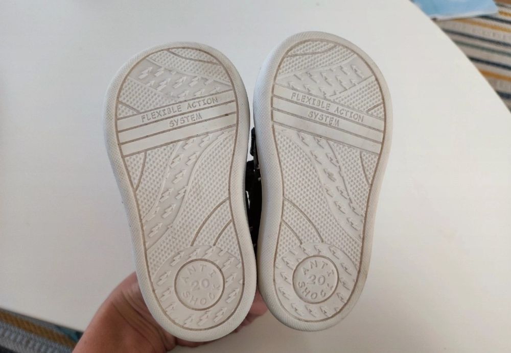 Buty chłopięce Primigi r. 20 adidasy
