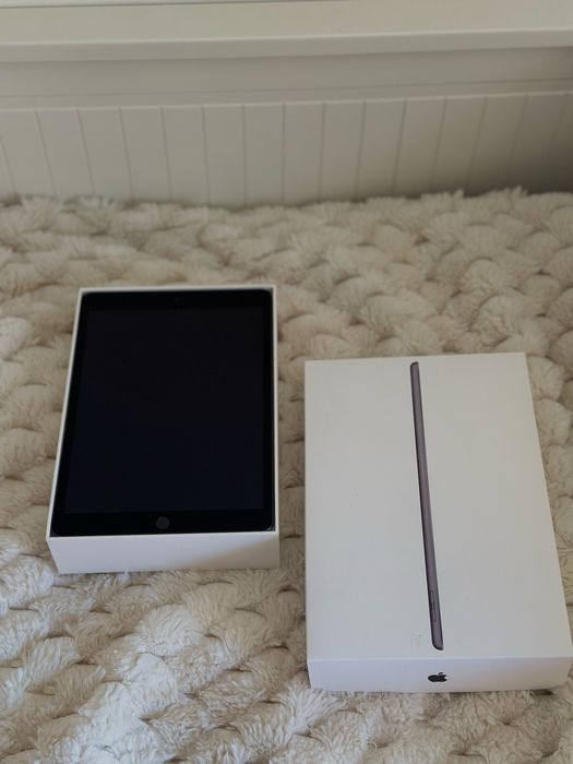Ipad (8th gen) 128gb + Apple Pencil (1st gen)
