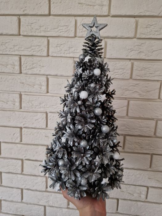 Choinka z szyszek, ręcznie robiona, idealna świąteczna dekoracja