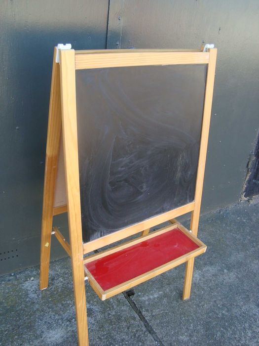 tablica magnetyczna i czarna na sztaludze roz 6o x 140 bukowym