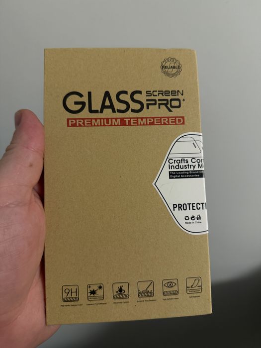Продам чохол + скло для iPhone 17 Pro