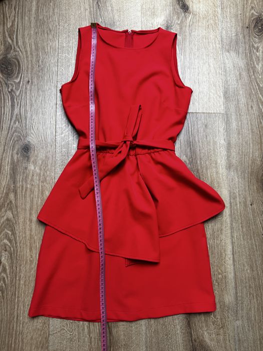 Czerwona sukienka Ala Asos baskinka pasek 34