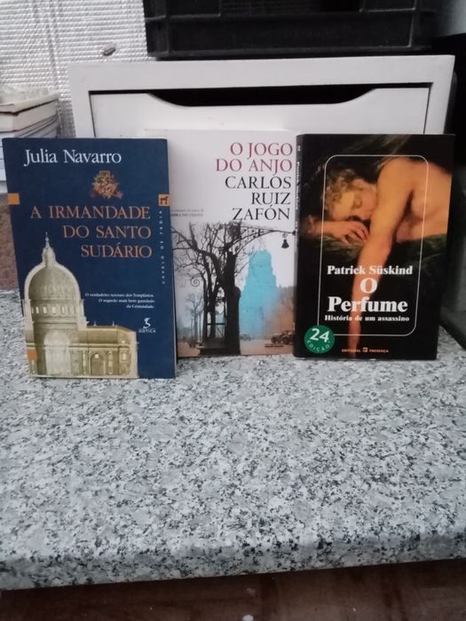 Vendo três livros