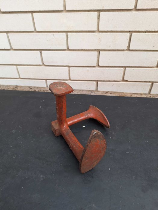 Продам б/у лапу для ремонта обуви .