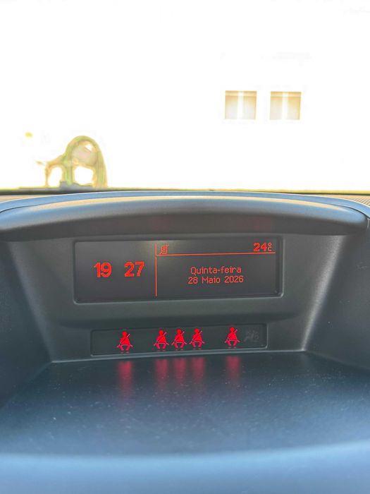 Peugeot 207 1.6hdi 98g - 2012
