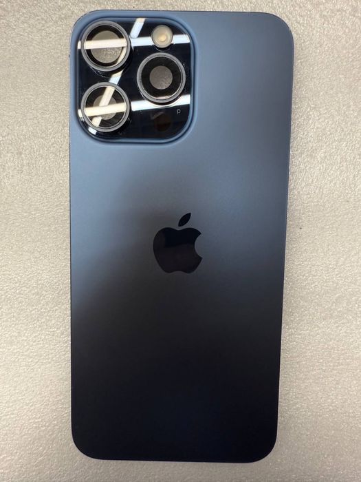 Продам оригінальну кришку iphone 15 pro max