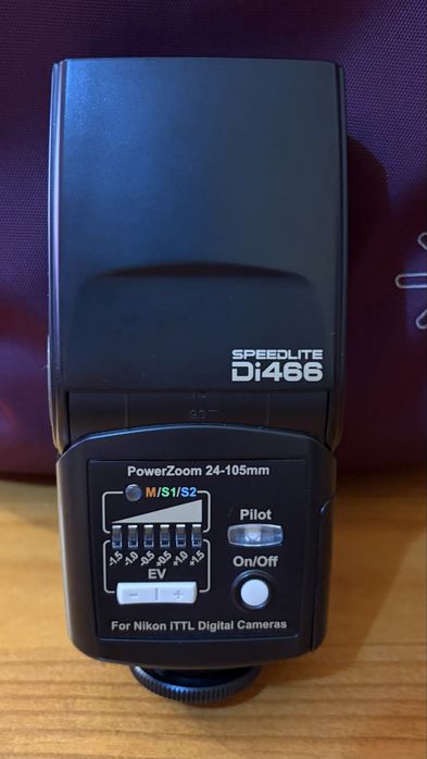 Nikon D5000, mochila, 3 objetivas para Nikon, flash Nissin  Sppedlite